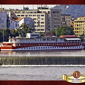 Botel Albatros, Praag