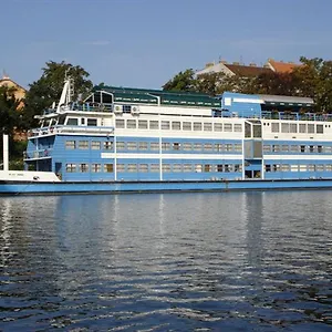 Botel Vodnik, Praag